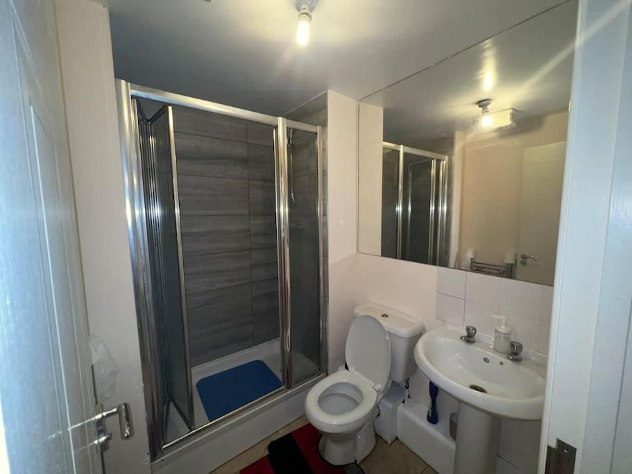 Spacious 2-Bed Apartment In Abbey Wood, Greenwich Esterno foto