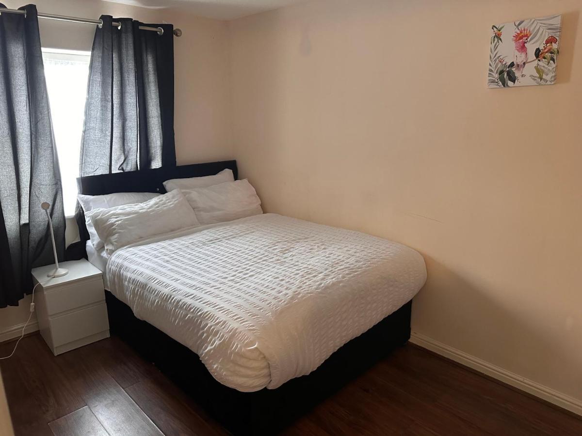 Spacious 2-Bed Apartment In Abbey Wood, Greenwich Esterno foto